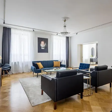 Historic Elegant Apartament